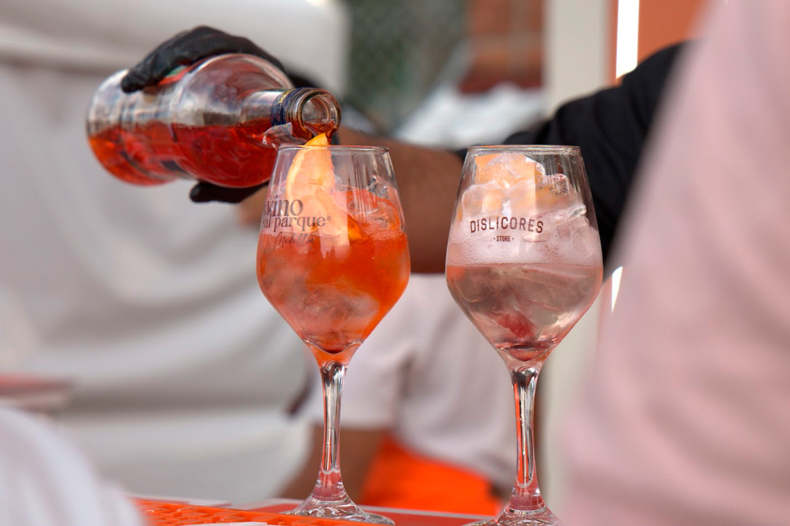 cocteles-con-vino-vino-al-parque-medellin-2026
